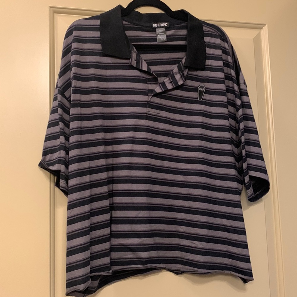 Hot Topic crop button up
